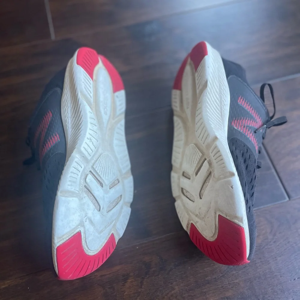 New Balance Black and Red Athletic Shoes - Picture 2 of 3